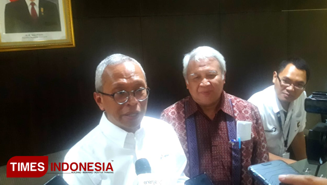 Direktur Hulu PT. Pertamina (Persero), Dharmawan H. Samsu (kiri) bersama Rektor Universitas Pertamina Prof. Akhmaloka (tengah) pada acara Seminar dan Media Gathering di Universitas Pertamina, Jakarta, Kamis (21/3) (Foto: Ivan Iskandaria/TIMES Indonesia)