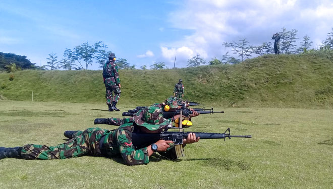 Latihan menembak Latbak Jatri oleh prajurit Kodim 0833 Kota Malang. (Foto: Pendim 0833 Kota Malang)