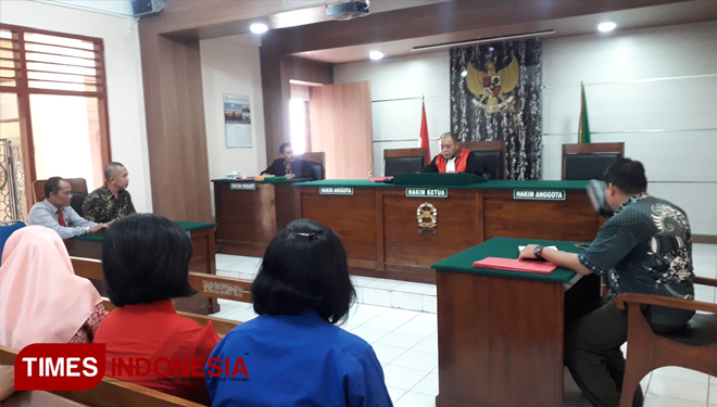 Suasana Pra Peradilan Gugatan terhadap Polres Tuban dan Kejari Tuban terkait kasus Narkoba yang menjerat tersangka Hok San, Kamis, (21/03/2019) (Foto: Achmad Choirudin/TIMESIndonesia)