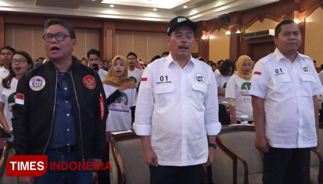 Ketua Umum Relawan Indonesia Jokowi (Reliji) Busarah Zarnubi (tengah) saat menghadiri Relawan Door to Door, di Hotel Lombok Raya, Kota Mataram, Kamis (21/3/2019). (FOTO: Anugrah Dany/TIMES Indonesia) 