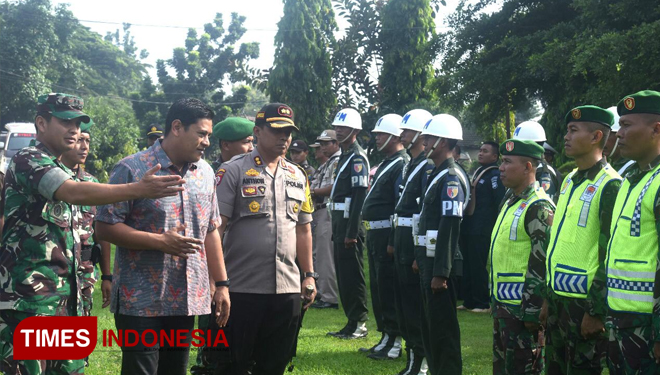 Walikota Kediri cek kesiapan Pasukan. (FOTO: Canda Adisurya/TIMES Indonesia)
