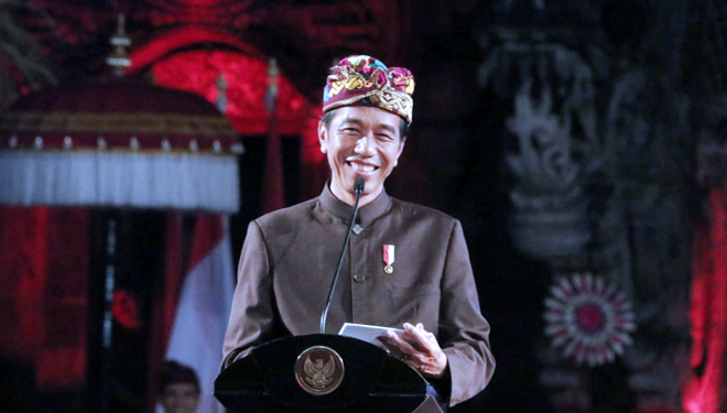 Presiden Joko Widodo (Jokowi) saat memberikan sambutan di acara rama tamah yang dihadiri oleh seluruh tokoh masyarakat Bali, di panggung terbuka Ardha Candra, Taman Budaya, Denpasar, Bali, Jumat (22/3/2019). (FOTO: IST/TIMES Indonesia)