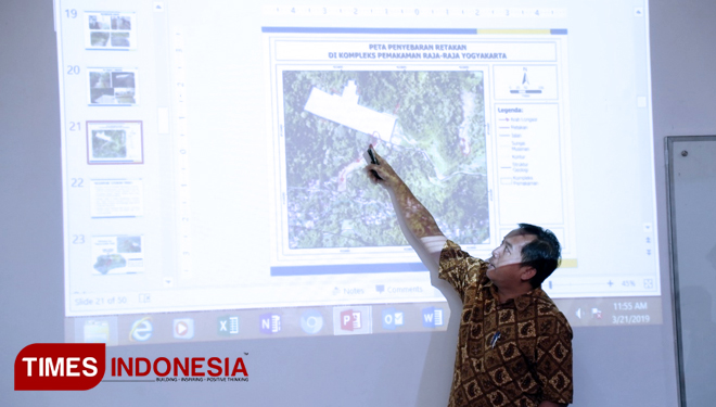 Pakar Geologi UGM, Dr Wahyu Wilopo saat menjelaskan kondisi longsir di Bantul. (FOTO: Humas UGM/TIMES Indonesia)