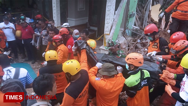 Pencarian selama 3-4 hari oleh tim SAR Gabungan, akhirnya Seluruh korban dapat ditemukan dan dievakuasi. (FOTO: AJP/TIMES Indonesia)