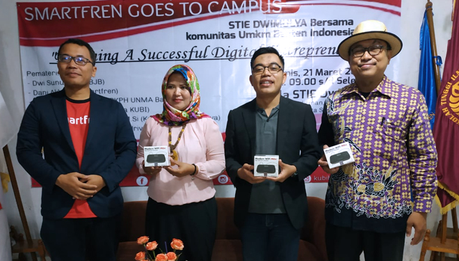 Smartfren mengadakan Workshop Social Media Marketing bekerjasama dengan Komunitas UMKM Banten Indonesia (KUBI), bertempat di kampus STIE Dwi Mulya Serang, Kamis (21/3/2019). (FOTO: Istimewa)