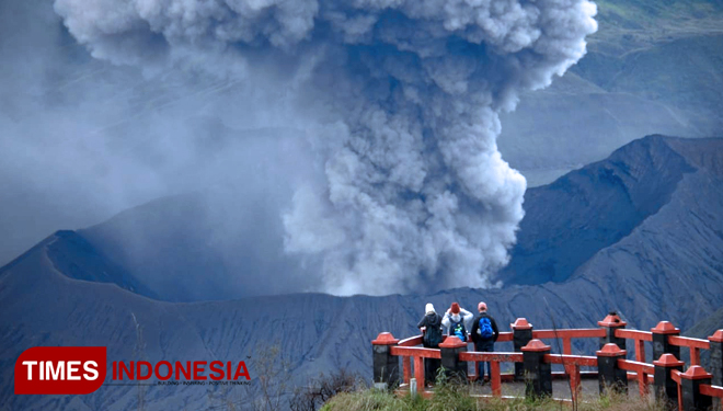 Abu Vulkanik Gunung Bromo. (FOTO: Adhitya Hendra/TIMES Indonesia)