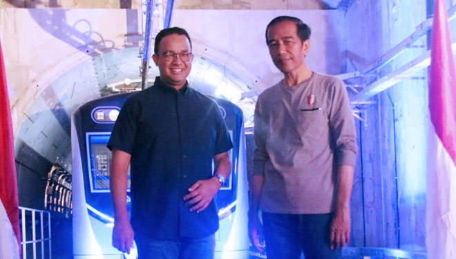 Presiden RI Jokowi bersama Gubernur DKI Jakarta Anies Rasyid Baswedan saat peresmian MRT Jakarta Fase I. (FOTO: Pemprov DKI Jakarta)