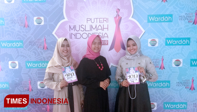 Para perempuan cantik ketika mengikuti audisi Puteri Muslimah Indonesia 2019 di Yogyakarta. (FOTO: Dwijo Suyono/TIMES Indonesia)