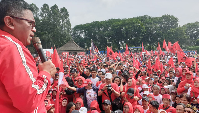 Sekjen PDI Perjuangan, Hasto Kristiyanto saat berpidato di hadapan belasan ribu peserta kapanye terbuka Pemilu 2019, di Serang, Banten. (FOTO: Monang Sinaga for TIMES Indonesia)
