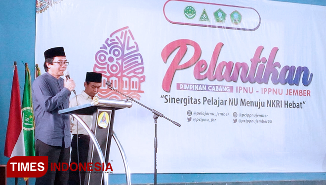 Wakil Bupati Jember KH Abdul Muqit Arief saat pelantikan Pengurus Pimpinan Cabang IPNU-IPPNU Jember di SMKN 5 Jember, Minggu (24/3/2019). (FOTO: Dody Bayu Prasetyo/TIMES Indonesia)