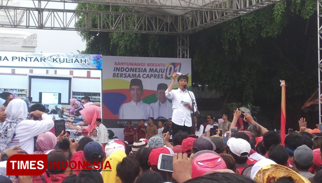 Capres petahana, Jokowi saat kampanye terbuka di Taman Blambangan, Banyuwangi. (Foto : Syamsul Arifin/ TIMES Indonesia)