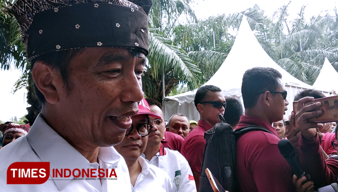 Jokowi, saat jumpa pers di penghujung acara kampanye terbuka di Taman Blambangan, Kabupaten Banyuwangi. (FOTO: Agung Sedana/ TIMES Indonesia)