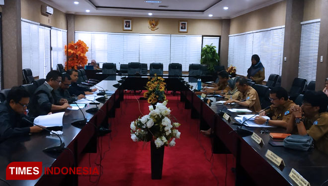 RDP (Rapat Dengar Pendapat) Komisi Gabungan DPRD Bontang terkait LKPJ (Laporan Kerja Pertanggungjawaban) Pemerintah Daerah, (Foto: Kusnadi/TIMES Indonesia)