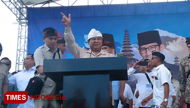 Capres Prabowo Subianto saat menghadiri kampanye terbuka di Lapangan Kompyang Sujana, Denpasar, Bali, Selasa (26/3/2019). (FOTO: Khadafi/TIMES Indonesia).