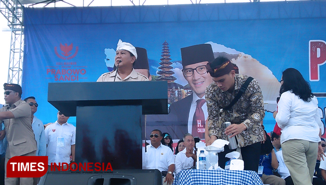 Cawapres Prabowo Subianto saat menghadiri kampanye terbuka di Lapangan Kompyang Sujana, Denpasar, Bali, Selasa (26/3/2019).(FOTO: Khadafi/TIMES Indonesia).