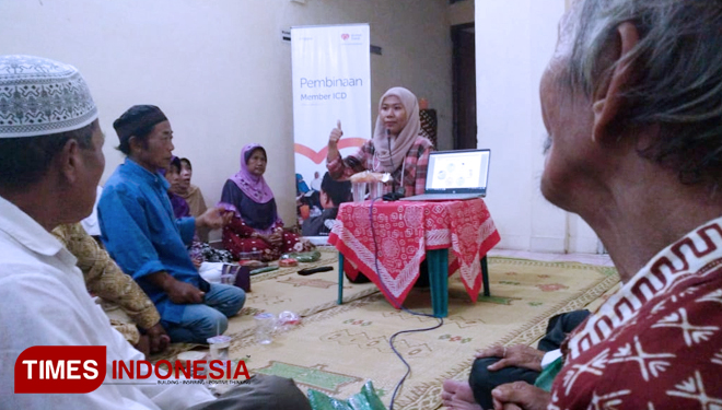 Klinik Rumah Zakat ketika menggelar pertemuan dengan para lansia. (FOTO: Rumah Zakat/TIMES Indonesia)