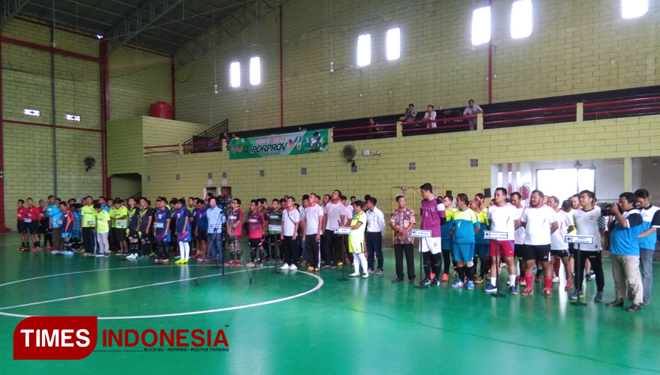 Pembukaan acara Turnamen futsal bersama antara Forpimda dan Stake Holder di lapangan Gajah Futsal, oleh Bupati Tuban, Fathul Huda, (26/03/ 2019) (FOTO: Achmad Choirudin/TIMESIndonesia)