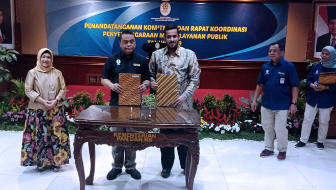 Penandatanganan komitmen MPP oleh wali kota dan Menpan RB. (FOTO: istimewa)