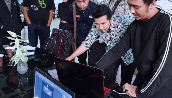 Wakil Gubernur Jawa Timur, Emil Elistianto Dardak saat berkunjung ke Geco Coworking Space, Surabaya, Rabu malam (27/03/2019).