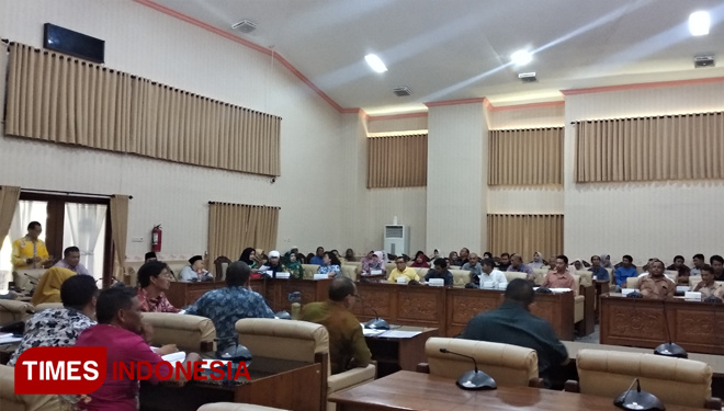 Hearing Paguyuban Pedagang Pasar Rogojampi, di kantor DPRD Banyuwangi. (FOTO : Agung Sedana/ TIMES Indonesia)