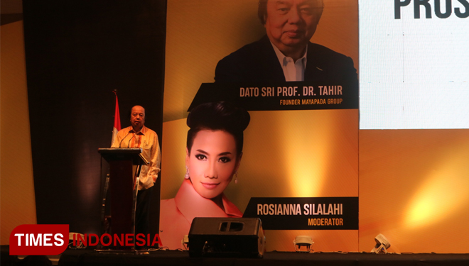 Dato Sri Tahir saat mengisi seminar akbar Prospek Ekonomi Indonesia Pasca Pemilu 2019’ di Convention Hall Grand City Surabaya, persembahan Abraham Sridjaja, Caleg DPR RI nomor 5 Dapil Surabaya-Sidoarjo, Jumat (29/3/2019).(Foto : Lely Yuana)