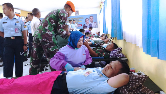 Kegiatan donor darah Lanud Abdulrachman Saleh Malang dalam rangka HUT ke 73 TNI Angkatan Udara. (FOTO: Istimewa)