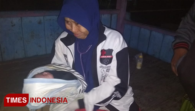 Bayi saat ditemukan warga (Foto : Rizki Alfian/TIMESIndonesia)