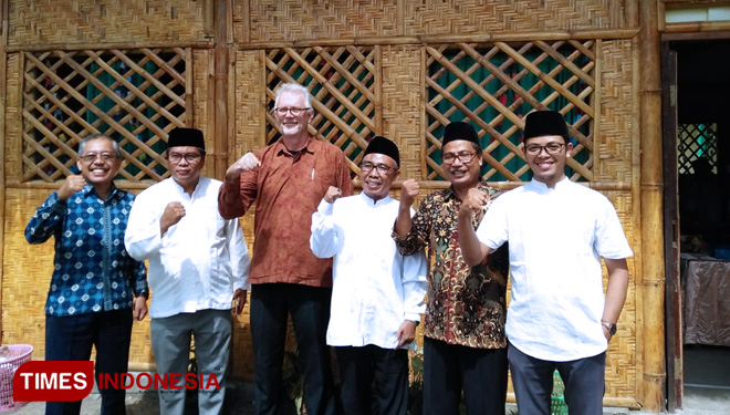 Jajaran INOVASI Australia bersama Kepala Dinas Pendidikan Lombok Utara. (FOTO: Anugrah Dany S/TIMES Indonesia)
