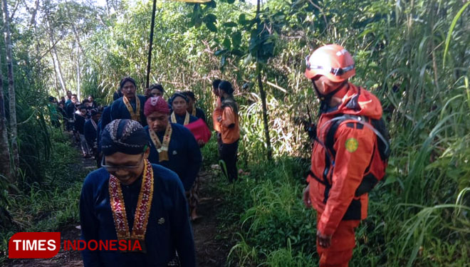 Ratusan Warga Antusias Ikuti Labuhan di Gunung Merapi