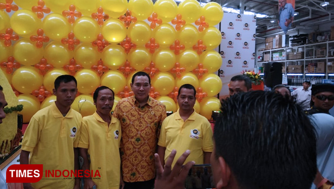 Melalui jaringan toko grosir GORO, Partai Berkarya mewujudkan kepedulian kepada kaum difabel dengan memberi mereka kesempatan untuk bekerja. (FOTO: I Kadek Wahyu A/TIMES Indonesia)