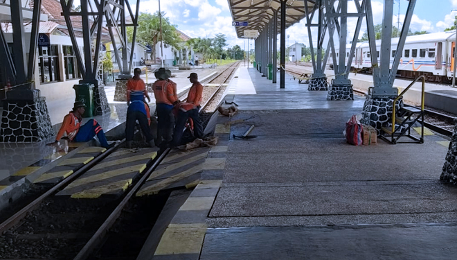 HUT Kementerian BUMN, PT KAI DAOP 7 Gratiskan 2 Kereta Api 