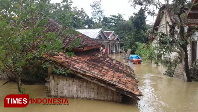 Puluhan rumah di Desa Palengaan Daja, Kecamatan Palengaan, Kabupaten Pamekasan, Madura, Jawa Timur terendam banjir.(FOTO:akhmad syafii/TIMES Indonesia)