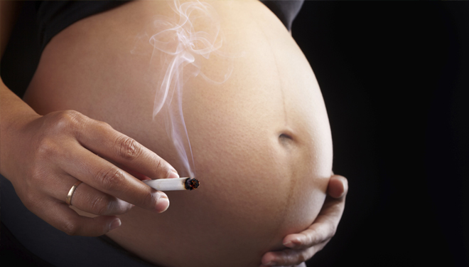 Terkena paparan asap rokok saat hamil. (FOTO: SehatFresh.Com)
