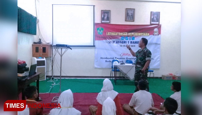 Anggota TNI Jajaran Kodim 0824 Jember Ajak Pelajar SMPN 1 Rambipuji ...