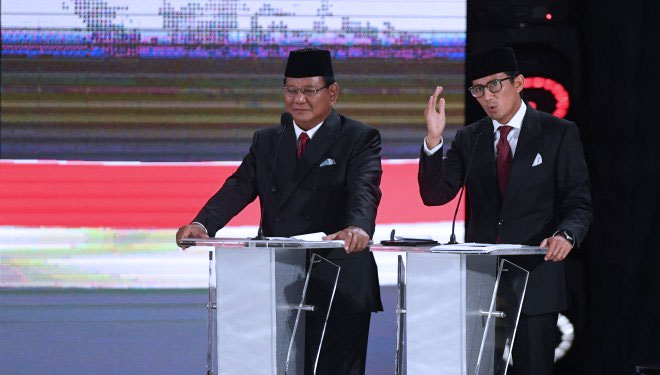 Pasangan Prabowo Subianto dan Sandiaga Uno mengikuti debat kelima Pilpres 2019 di Hotel Sultan, Jakarta, Sabtu (13-4-2019) (FOTO: Wahyu Putro/Antarafoto)