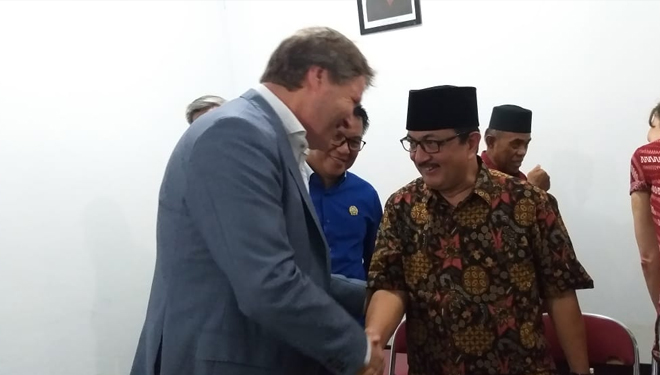 Ketua FKUB Sulteng Zainal Abidin menerima kunjungan Sekretaris Jenderal Protestant Church in The Netherlands Pendeta R. de Reuver