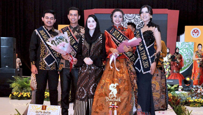 Kevin Dwijaya Pamungkas Sebo, perwakilan Buta Batik Kabupaten Bondowoso yang keluar sebagai juara pertama Duta Batik Jawa Timur 2019 (FOTO: Istimewa)