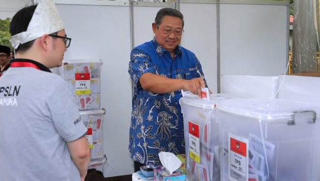 Presiden ke-6 RI Susilo Bambang Yudhoyono melaksanakan hak pilihnya di Singapura. (FOTO: Istimewa)