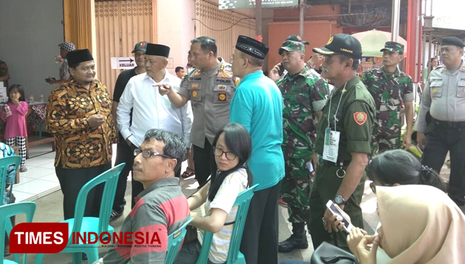 Forpimda Kabupaten Malang saat meninjau TPS (Foto : Binar Gumilang / TIMES Indonesia)