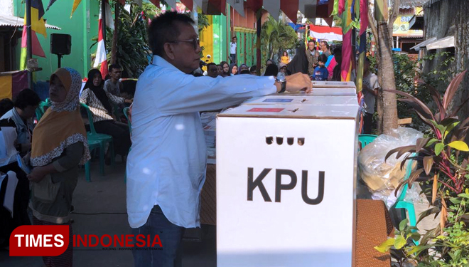 Ketua DPD Partai Gerindra, DKI Jakarta, M Taufik saat mencoblos di TPS 022 Kelurahan Warakas, Jakarta Utara. (FOTO: Dokumen TIMES Indonesia).