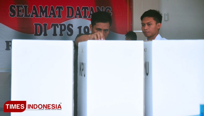 Penghuni Rutan saat menyalurkan hak pilihnya. (Foto: Akmal/TIMES Indonesia)