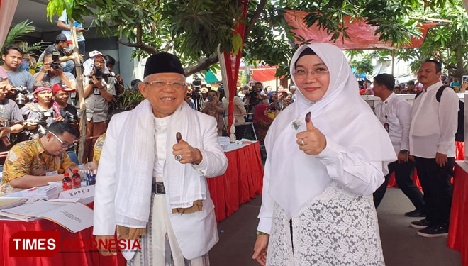 Cawapres KH Ma'ruf Amin bersama isri usai mencoblos di TPS 051, Keluraha Koja, Tanjung Priok, Jakarta Utara. (FOTO: Hasbullah/TIMES Indonesia).