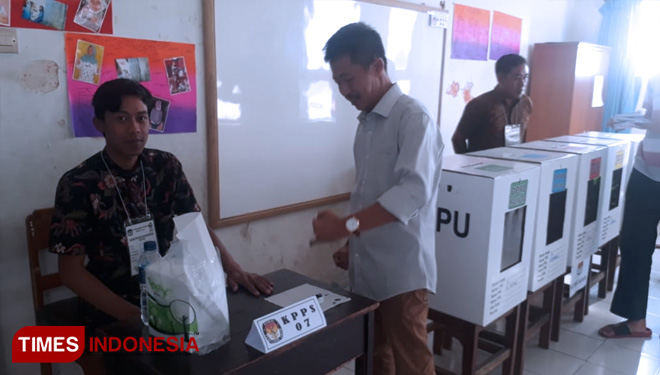 Ilustrasi. Suasana pemilihan di Kecamatan Bumiaji yang aman meski sempat didatangi pria misterius. (FOTO: Istimewa/TIMES Indonesia) 