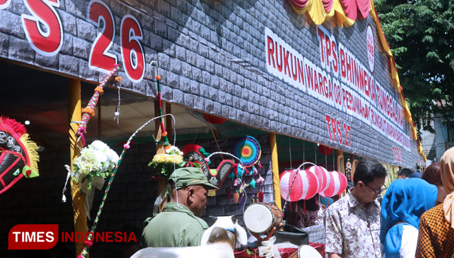 Foto : TPS Bhinneka Tunggal Ika di Perumahan RW VIII Rungkut Mapan Barat Surabaya menghadirkan keberagaman dalam persatuan, Rabu (17/4/2019).(Foto : Lely Yuana/TIMES Indonesia)
