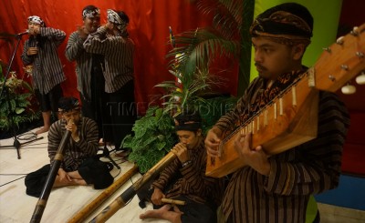 Kelompok Musik Alternatif BamBamBoe Ramaikan ICDS Hotel Tugu