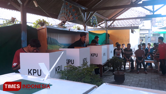Pelaksanaan pencoblosan Pemilu serentak di salah satu TPS di Kabupaten Tuban, Jum'at, (19/04/2019) (FOTO: Achmad Choirudin/TIMES Indonesia)