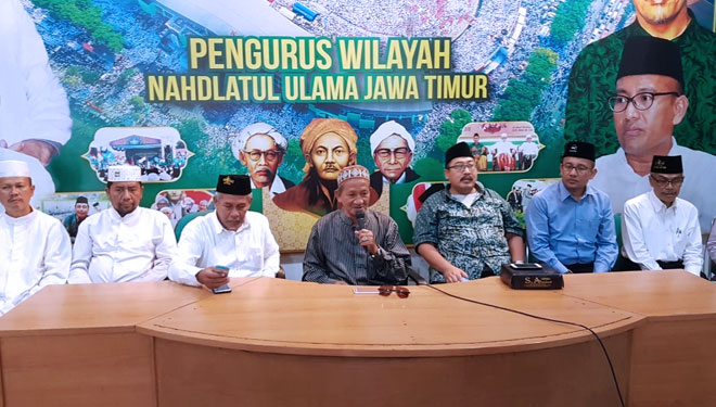 KH Agoes Ali Masyhuri, salah satu pengurus PWNU Jatim menyampaikan pesan kebangsaan pasca Pemilu 2019, di Kantor PWNU Jatim, Surabaya, Kamis (18/4/2019).(Foto : Istimewa) 