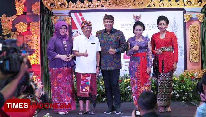 Menkop UKM RI Puspayoga bersama stakholder Bali Smesco Festival dalam acara peresmian kegiatan (FOTO: Rizki Amana/TIMES Indonesia)
