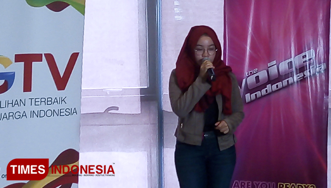 Seorang peserta audisi The Voice Indonesia 2019 menyanyi di depan juri saat audisi yang digelar di Hotel Aston Inn, Kota Mataram. (FOTO: Anugrah Dany/TIMES Indonesia) 