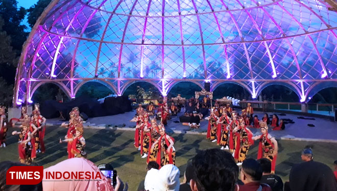 Pagelaran Sendratari Meras Gandrung dalam Festival Lembah Ijen Ke-4 di Taman Gandrung Terakota, Banyuwangi (Foto: Roghib/TIMES Indonesia)